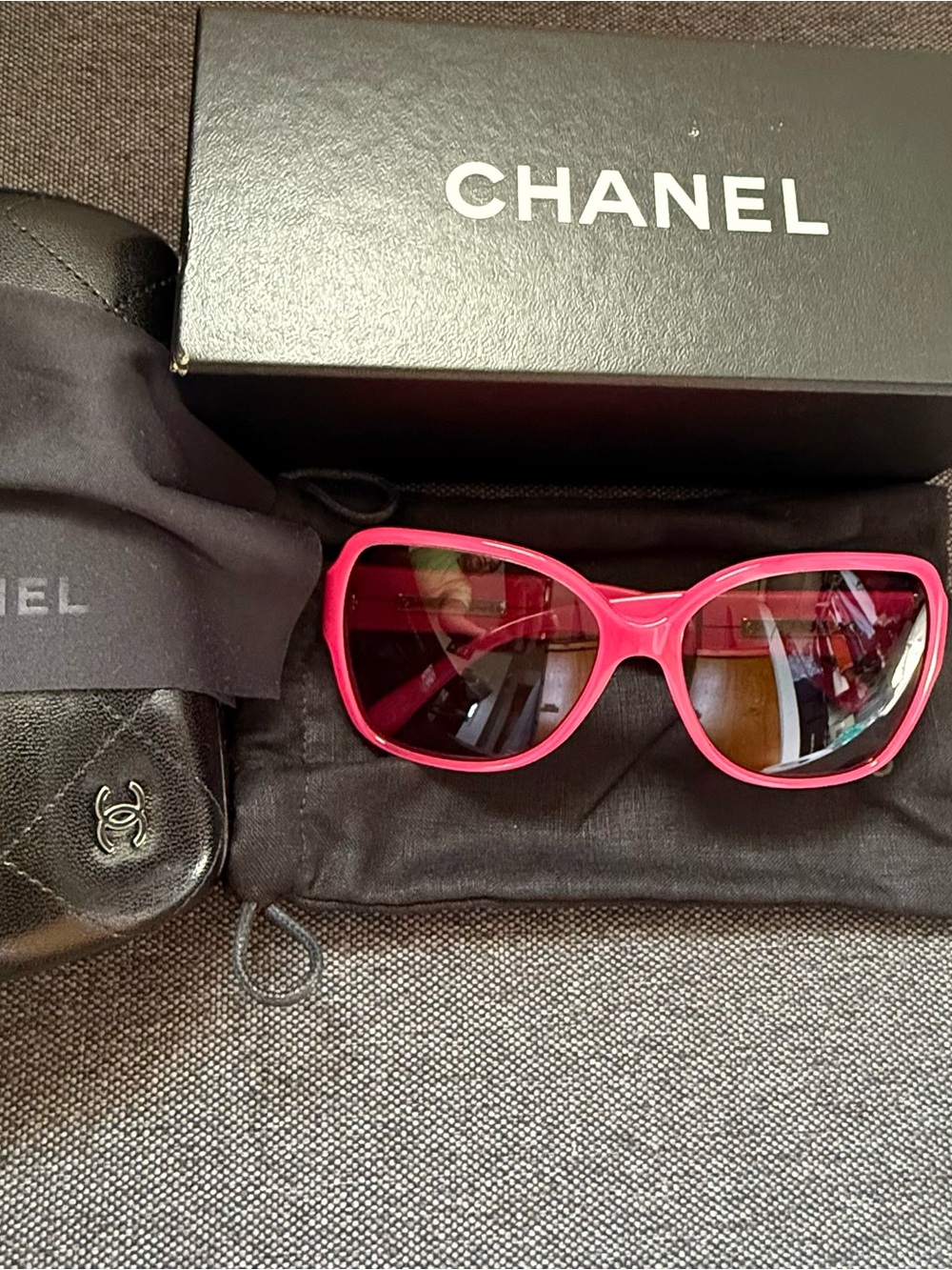 CHANEL Hot Pink Oversized Women's Sunglasses - Picture 4 of 11